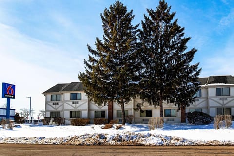 Property building, Day, Property logo or sign, On site, Time of day