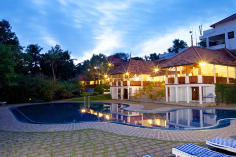 On site, Swimming pool, Location