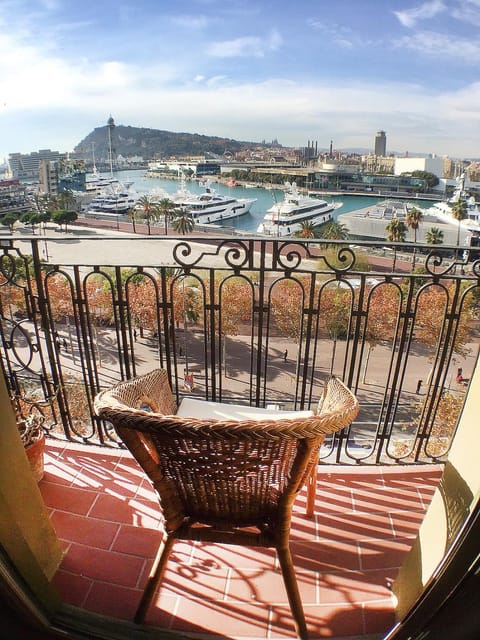 View (from property/room), Balcony/Terrace, Balcony/Terrace, Living room, Seating area, City view, Garden view, Landmark view, Mountain view, Sea view, Street view