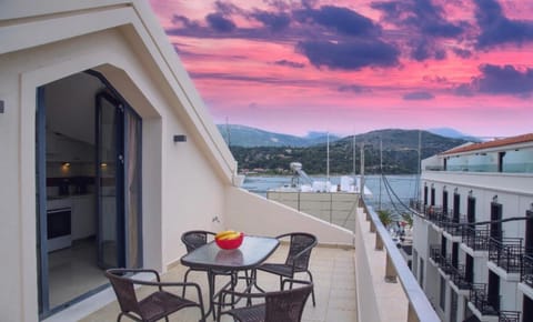 Balcony/Terrace, Sea view, Street view