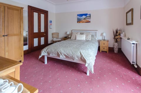 Bed, Coffee/tea facilities, Photo of the whole room, Bedroom, Mountain view