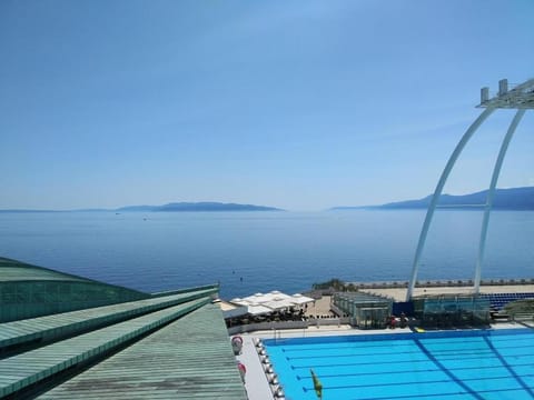 Pool view, Sea view