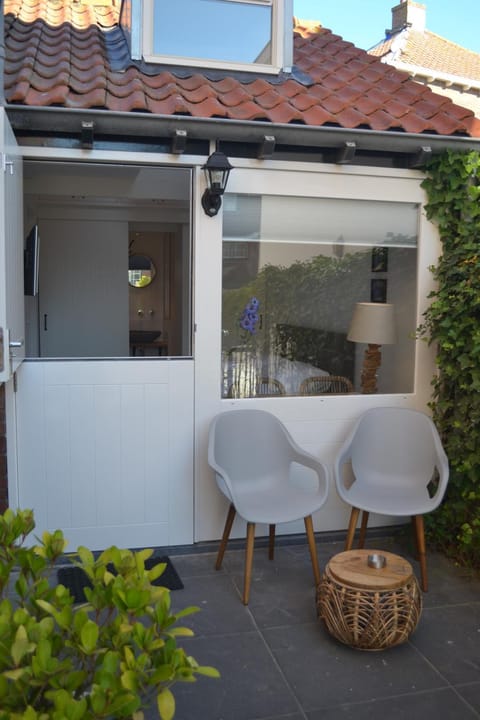 Patio, Facade/entrance