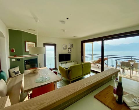 TV and multimedia, Balcony/Terrace, Living room, Dining area, fireplace, sunbed