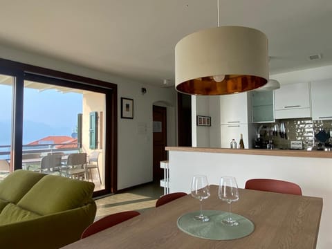 Balcony/Terrace, Kitchen or kitchenette, Living room, Dining area, Food, kitchen