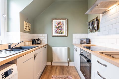 Coffee/tea facilities, Kitchen or kitchenette, dishwasher, oven, pet friendly, toaster, washing machine, dryer