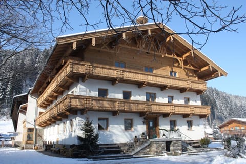 Property building, Facade/entrance, Winter