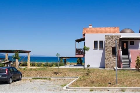 Seafront house with garden House in Halkidiki