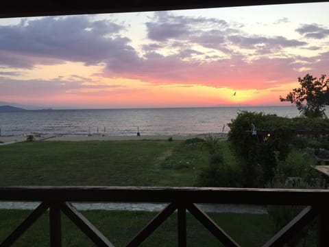 Seafront house with garden House in Halkidiki