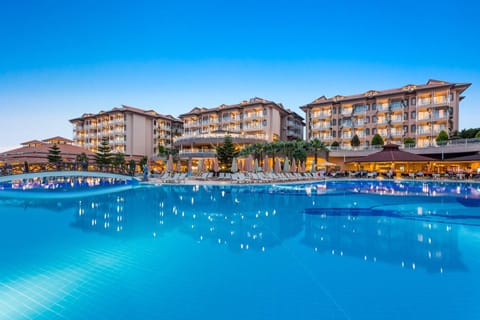 Property building, Bird's eye view, Pool view, Swimming pool, Family