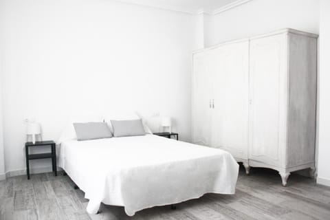 Bed, Photo of the whole room