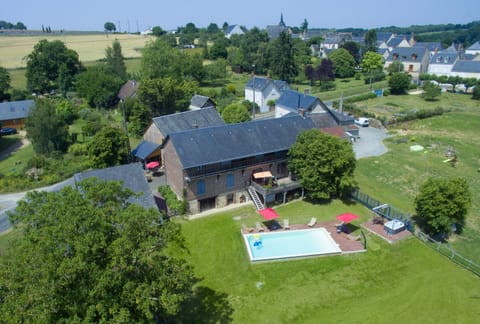 Property building, Natural landscape, Bird's eye view, Garden, Garden view, Pool view, Swimming pool