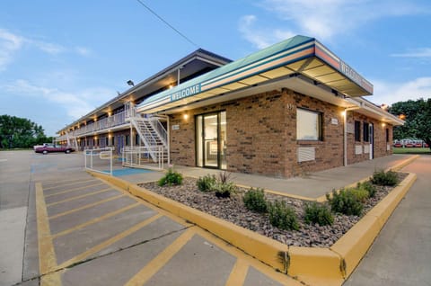 Property building, Facade/entrance, Day, On site, Time of day
