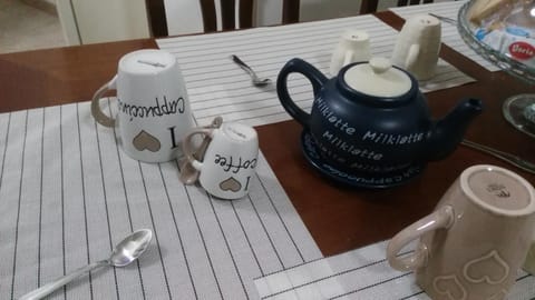 Coffee/tea facilities, Kitchen or kitchenette, Breakfast