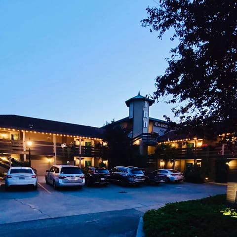 Property building, Facade/entrance, Night