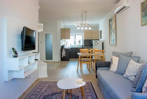 Communal lounge/ TV room, Kitchen or kitchenette, Living room, Dining area