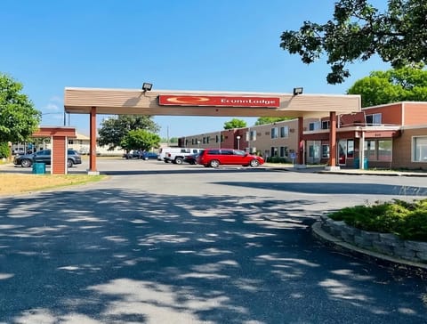 Property building, Facade/entrance, Location, Parking