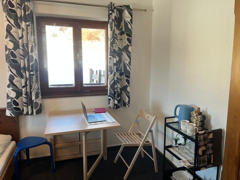 Seating area, internet