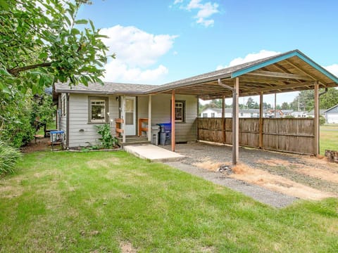 Crabbin Cabin - You Won't Be Crabby After Staying Here! Cabin in Westport