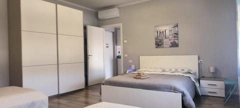 Bed, Photo of the whole room, Bedroom, wardrobe, air conditioner