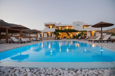Swimming pool, Swimming pool