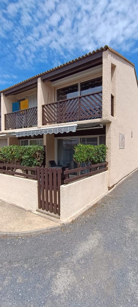 Property building, Balcony/Terrace