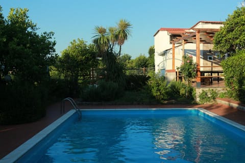 Property building, Day, Swimming pool
