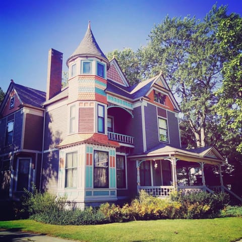 Innisfree Bed & Breakfast Bed and Breakfast in South Bend