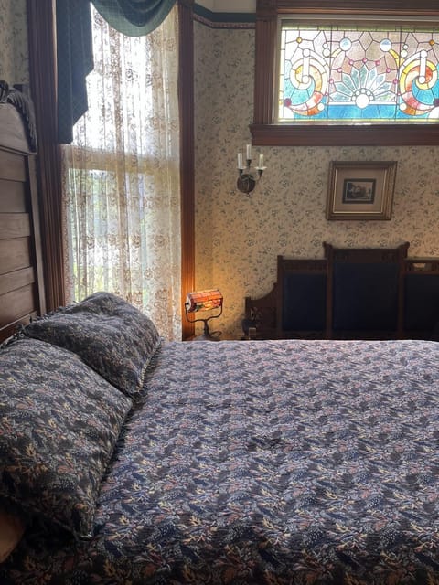 Innisfree Bed & Breakfast Bed and Breakfast in South Bend