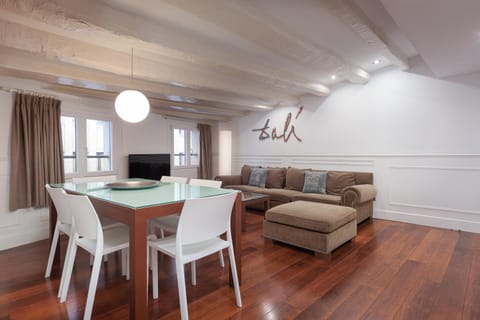 Living room, Dining area