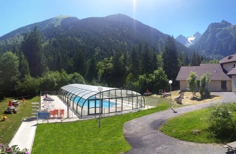 Mountain view, Pool view, Swimming pool