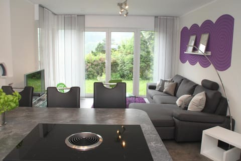 Garden, TV and multimedia, Kitchen or kitchenette, Living room, Dining area