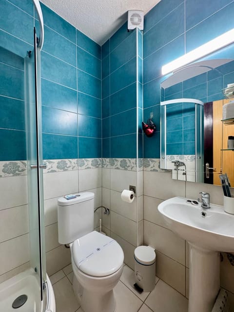Shower, Toilet, Bathroom