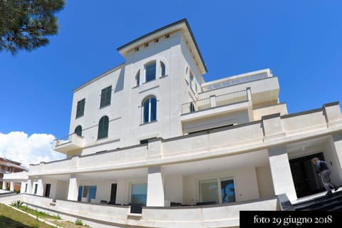 Patio, Facade/entrance, Balcony/Terrace