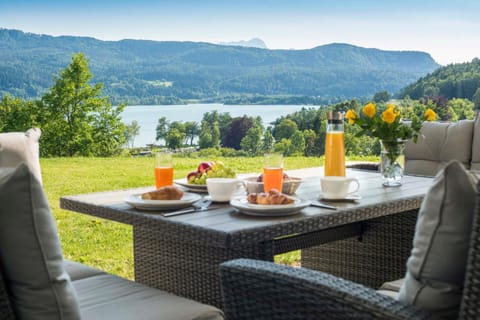 Patio, Lake view, Mountain view, Breakfast
