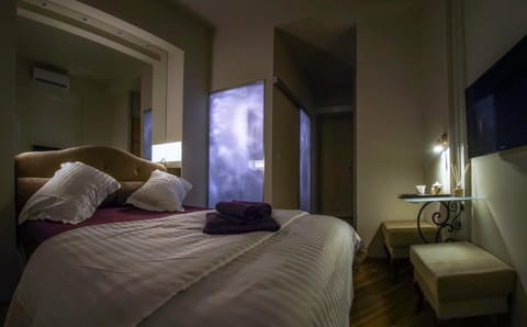 Bed, Bathroom, Bedroom