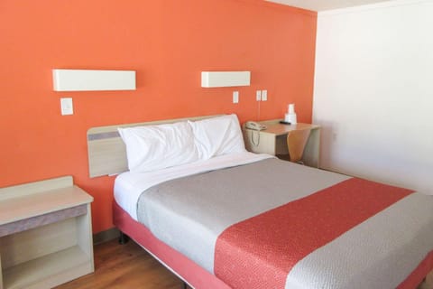 Bed, Photo of the whole room, On site