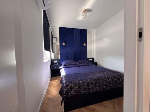 Bedroom, air conditioner