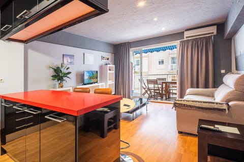 Bed, TV and multimedia, Kitchen or kitchenette, Living room, Dining area, air conditioner