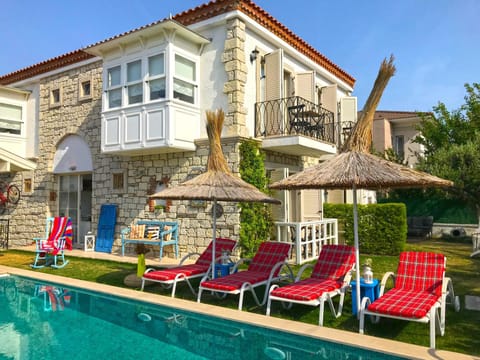 Property building, Swimming pool, Swimming pool