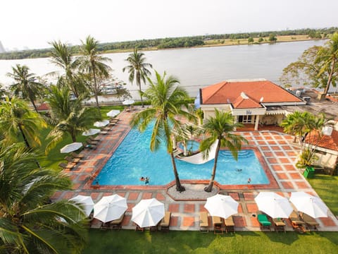 River view, Swimming pool