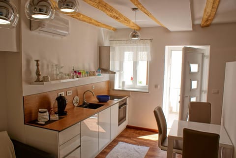 Kitchen or kitchenette, Living room