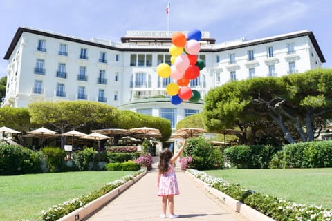 Facade/entrance, Garden, young children