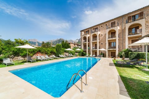 Balcony/Terrace, Garden view, Mountain view, Pool view, Swimming pool, Swimming pool