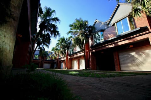 Facade/entrance, Off site