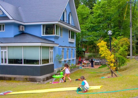 Property building, Summer, Garden