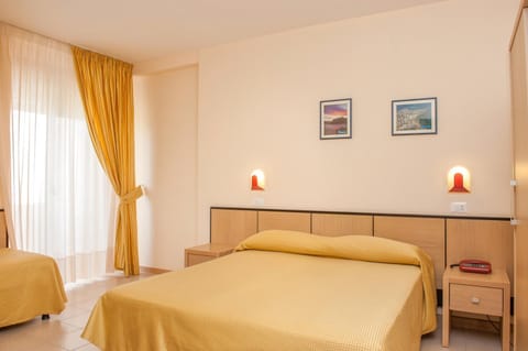 Photo of the whole room, Decorative detail