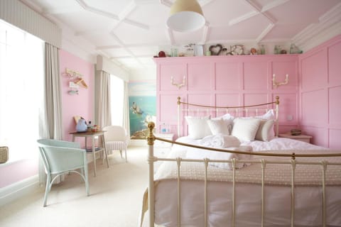 Bed, Day, Photo of the whole room