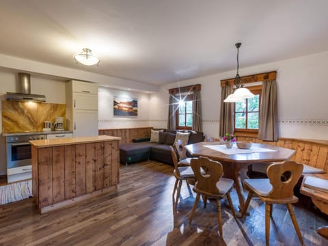 Kitchen or kitchenette, Living room, Seating area, Dining area, stove