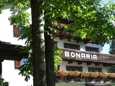 Garni Bonaria Apartment hotel in Corvara